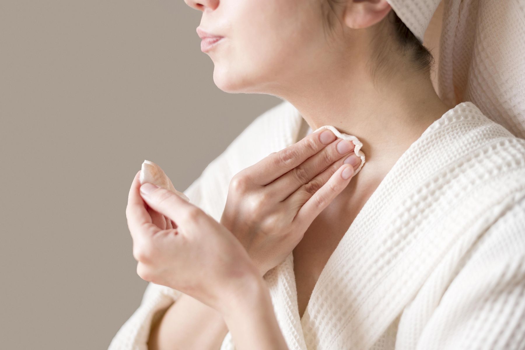 Chăm sóc da sau điều trị nám cổ