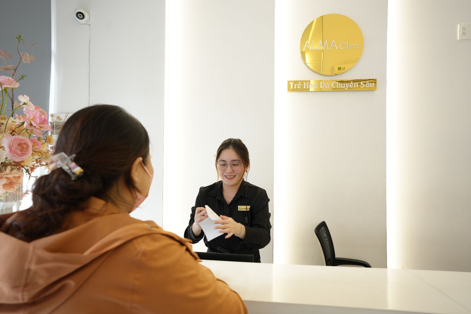 Thường xuyên kiểm tra tình trạng da sau khi điều trị nám mảng nội tiết