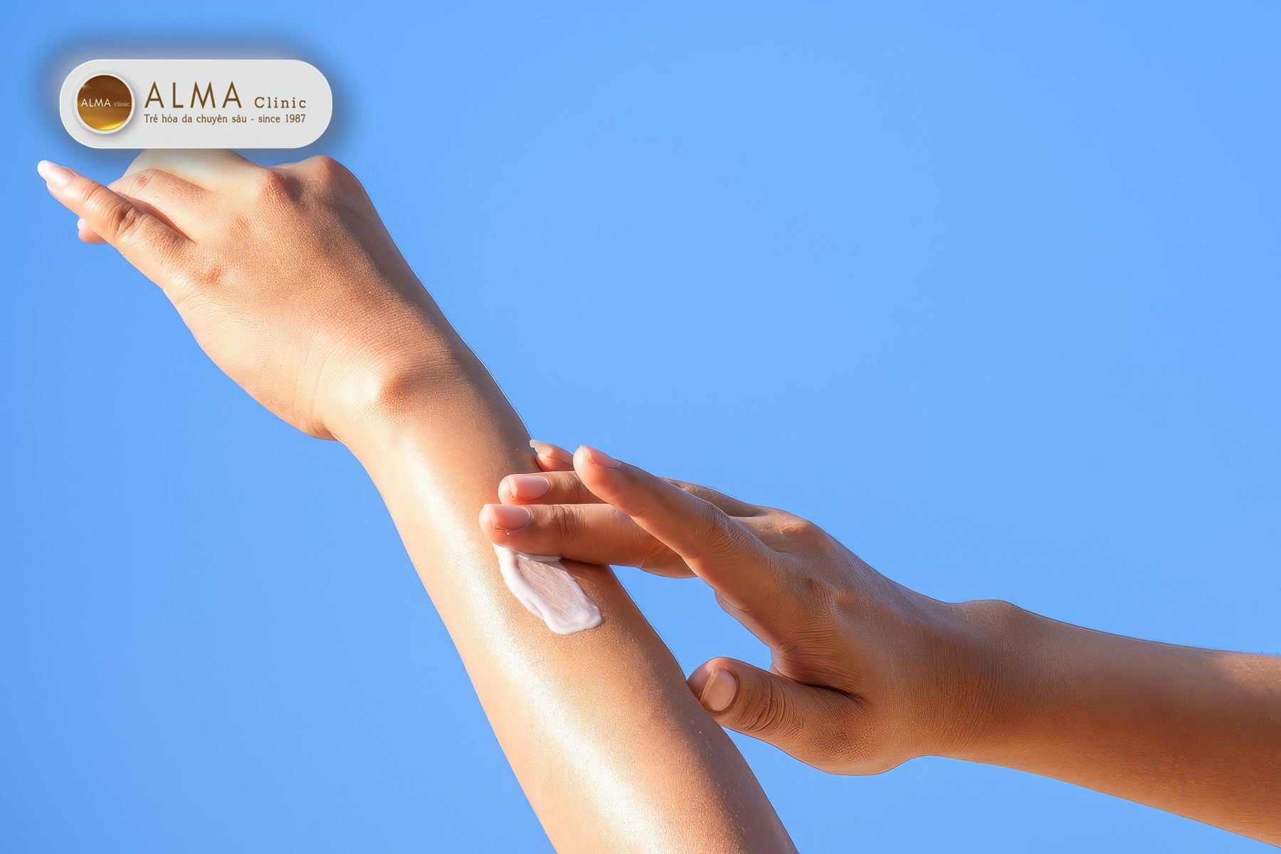 Vi sao tay lai bi nam Truy tim thu pham thuc su Vì sao tay lại bị nám? "Truy tìm" thủ phạm thực sự của vết nám ở tay